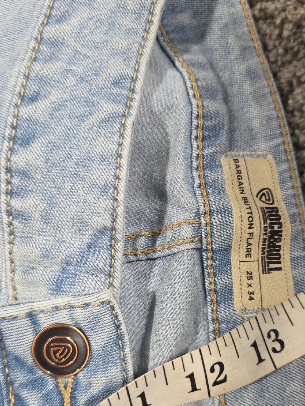 Rock and Roll Cowgirl Ladies' Button Bargain Hi Rise Flare Light Wash Size 25 - Picture 3 of 3